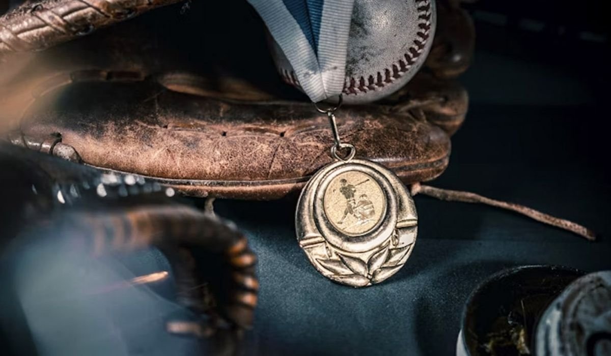 Gold pg soft juara100.org medal achievement badge in online slots